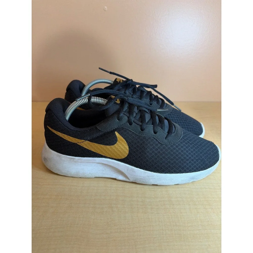 Nike Tanjun Black Metallic Gold Running Shoes 812655-004 Mens 10